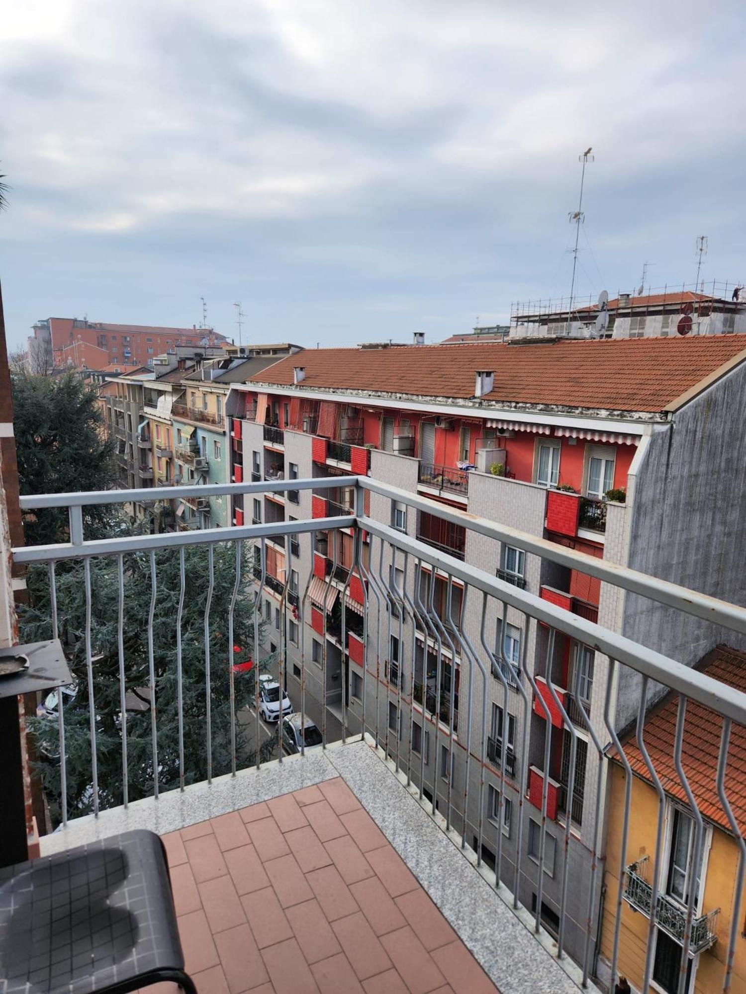 Guesthouse - Metro M1 Sesto Rondo Sesto San Giovanni Bagian luar foto