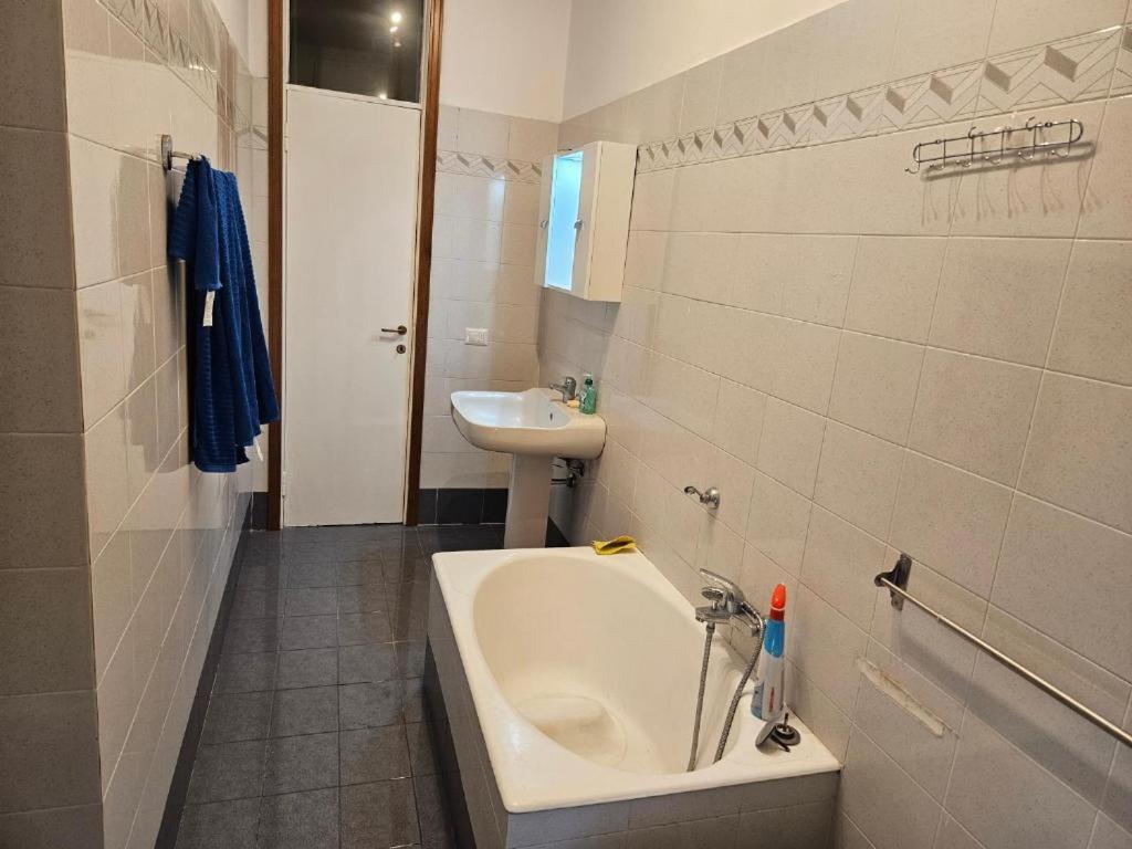 Guesthouse - Metro M1 Sesto Rondo Sesto San Giovanni Bagian luar foto