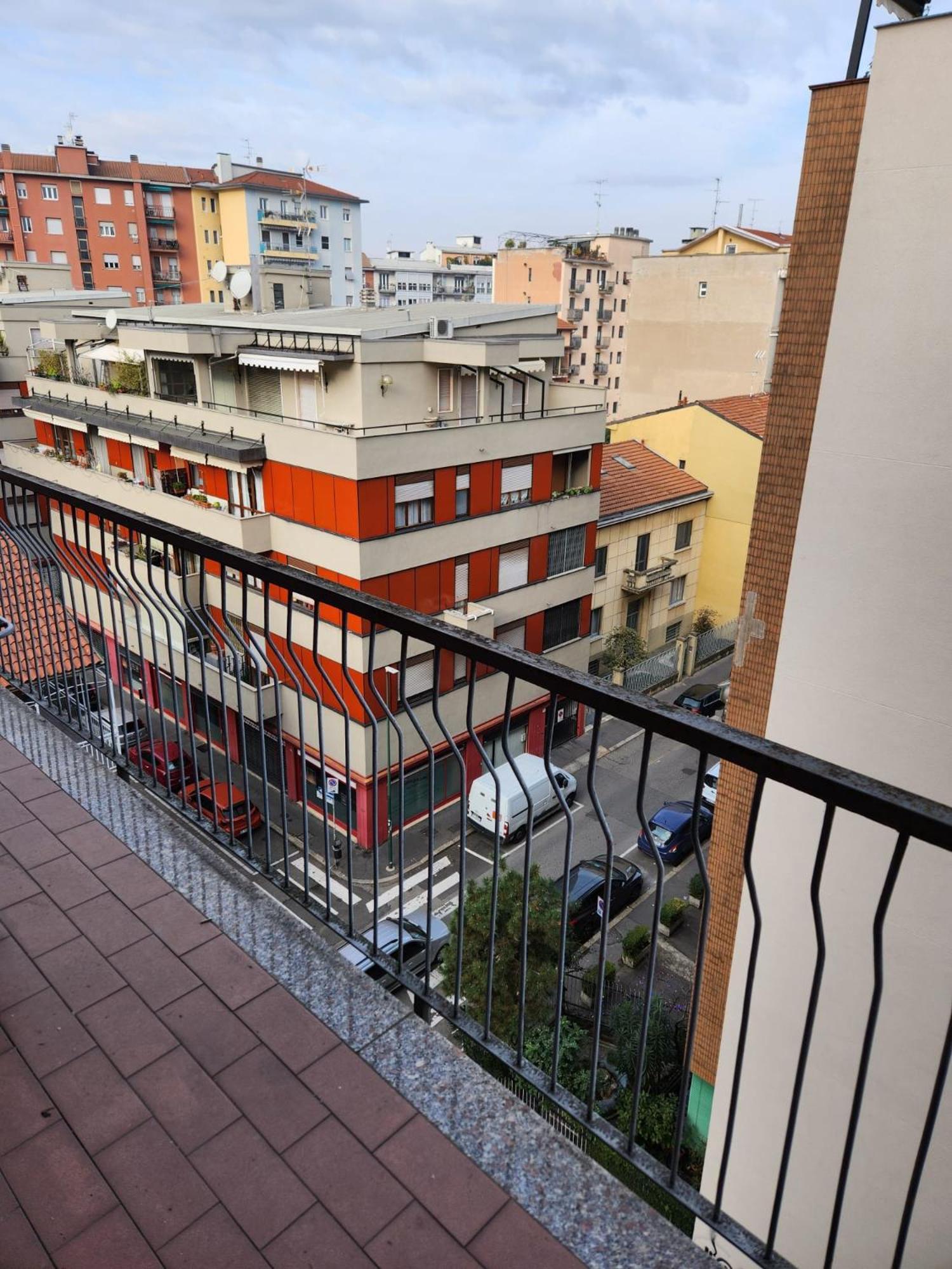 Guesthouse - Metro M1 Sesto Rondo Sesto San Giovanni Bagian luar foto